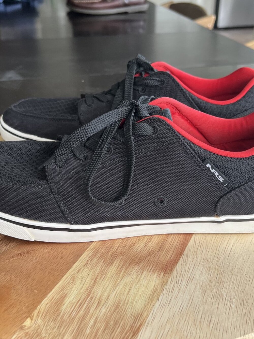 NRS Vibe Watershoes Men’s 12 Quick‑Dry w/ Drainage Ports Black/Red Board Water